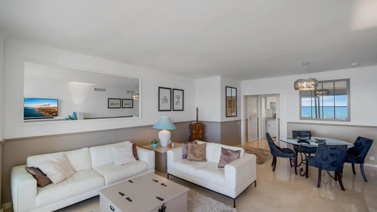 Beach-Line Apartment With 3 Bedrooms In Estepona