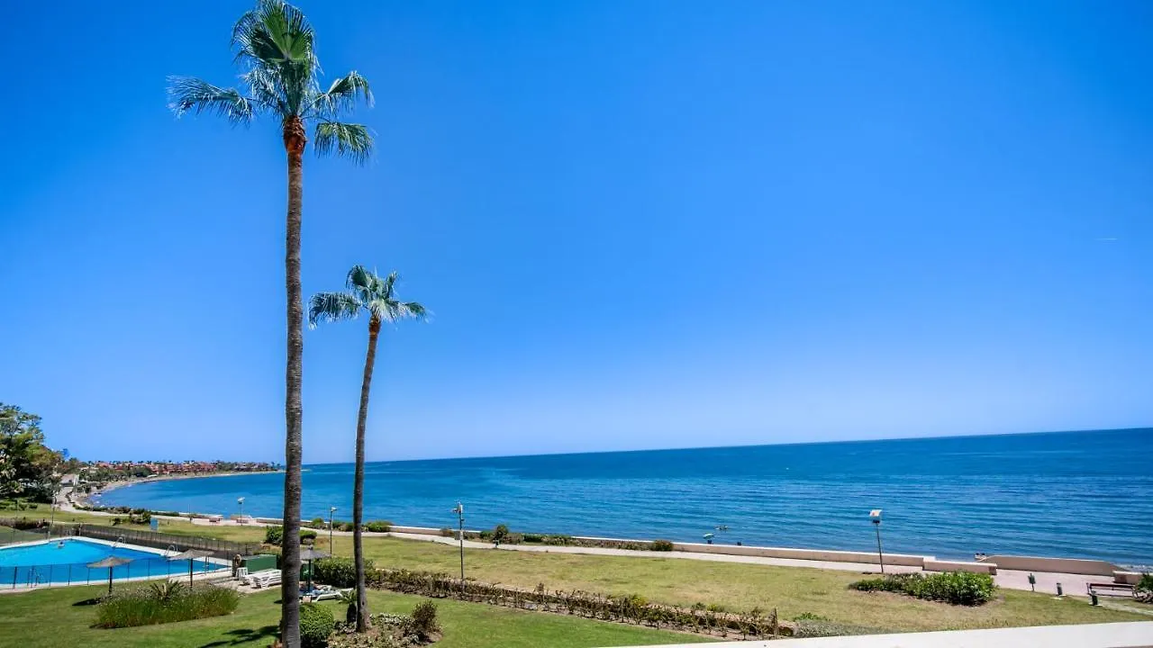 Beach-Line Apartment With 3 Bedrooms In Estepona